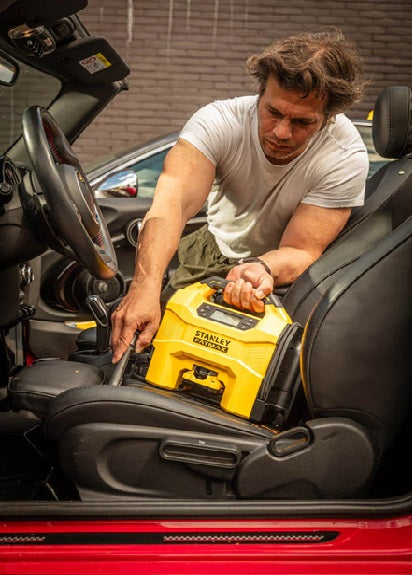 Stanley SXVI02001 3 in 1 Inflator/Blower/Vacuum with Car Lighter Adapter 10 Bar Air Flow 10 L/S
