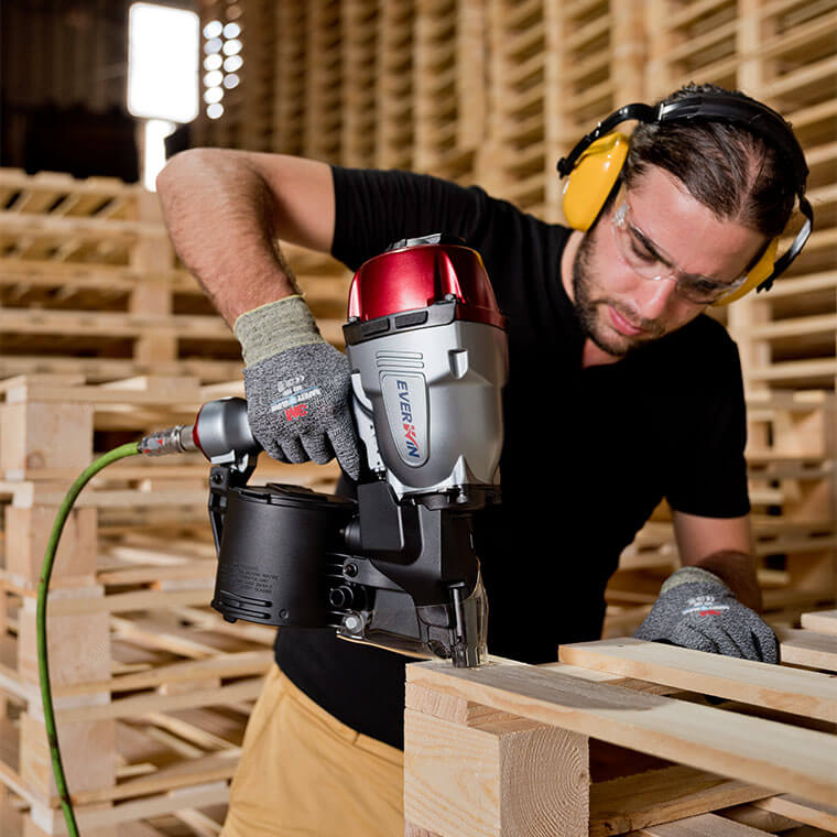 EVERWIN Pneumatic Coil Nailer 50-90mm (3-1/2") - PN90
